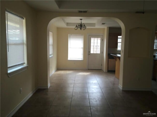 Building Photo - 4008 Parkplace Ave