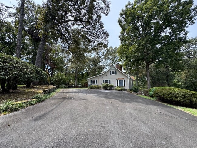 Building Photo - Large 3/2 House off Kingston Hwy- $2,195