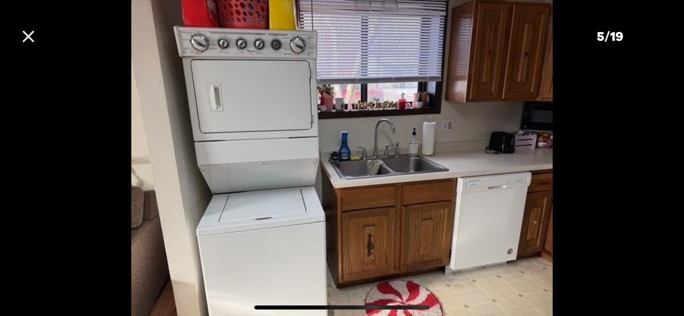 Washer Dryer - 216 S Franklin Ave
