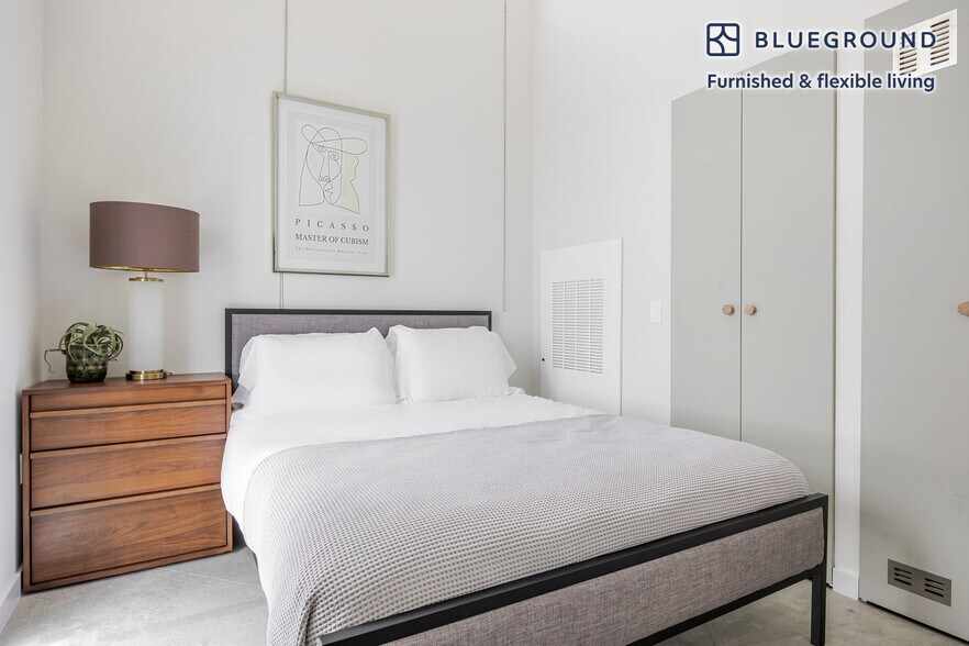 Building Photo - 3630 Overland Ave