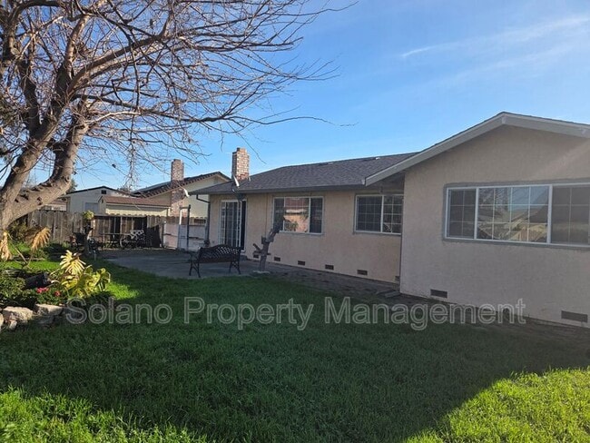 Building Photo - 512 Monterey Dr