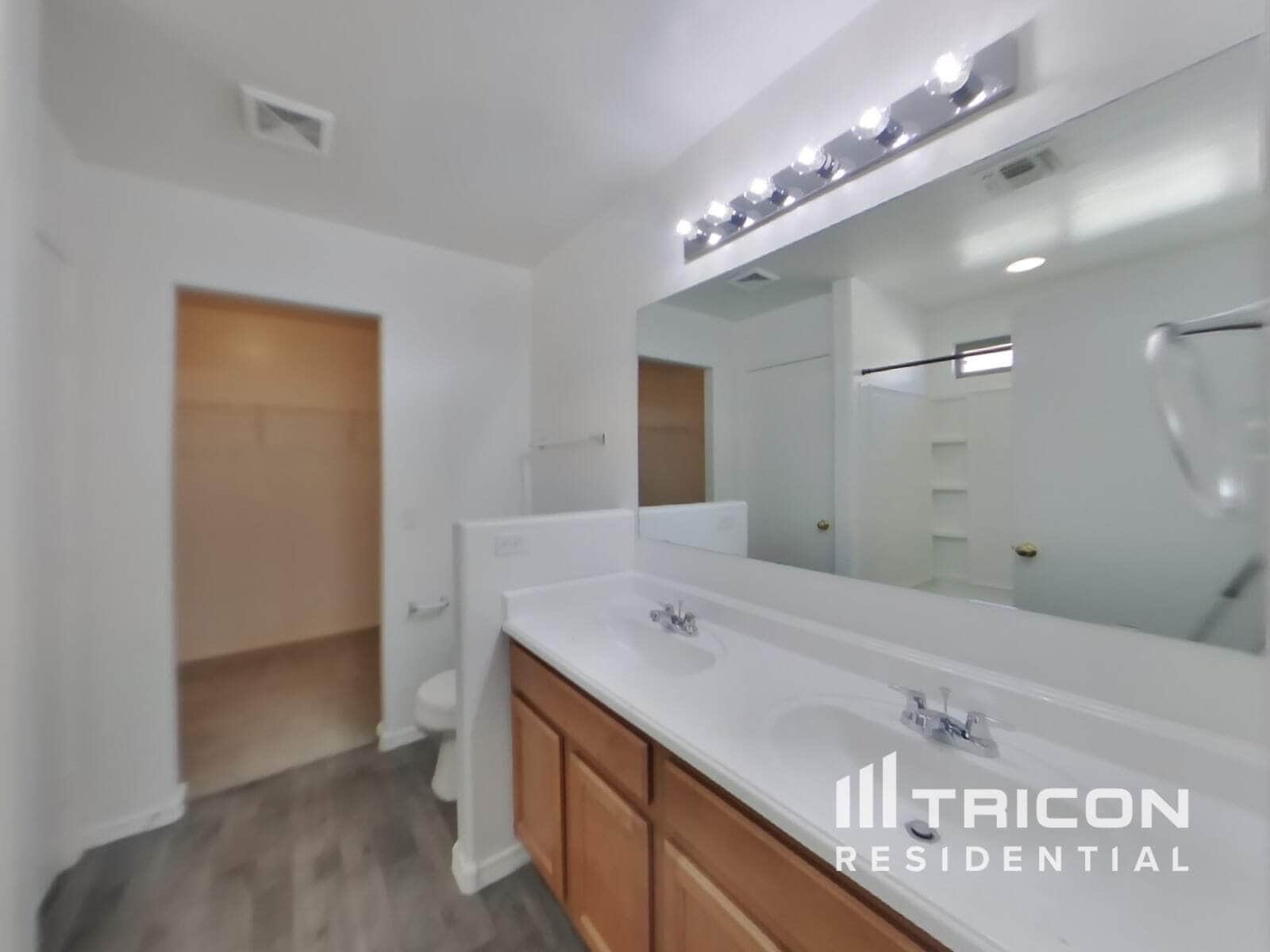 Building Photo - 2364 E Meadow Lark Way