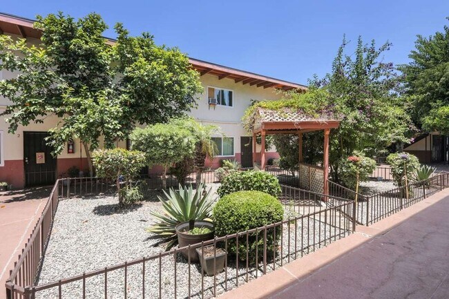 Building Photo - Westland @ Cherry