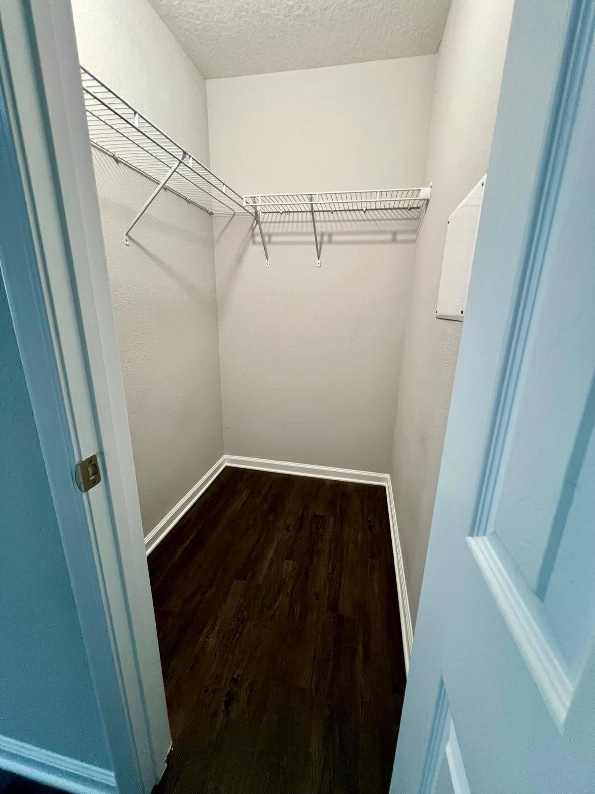 Masters Closet - 8514 Peach St