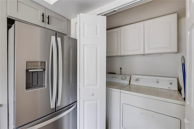 Building Photo - 7094 Stonington Dr NE