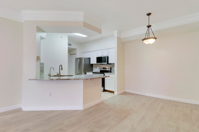 Building Photo - 6305 Myrtlewood Cir W