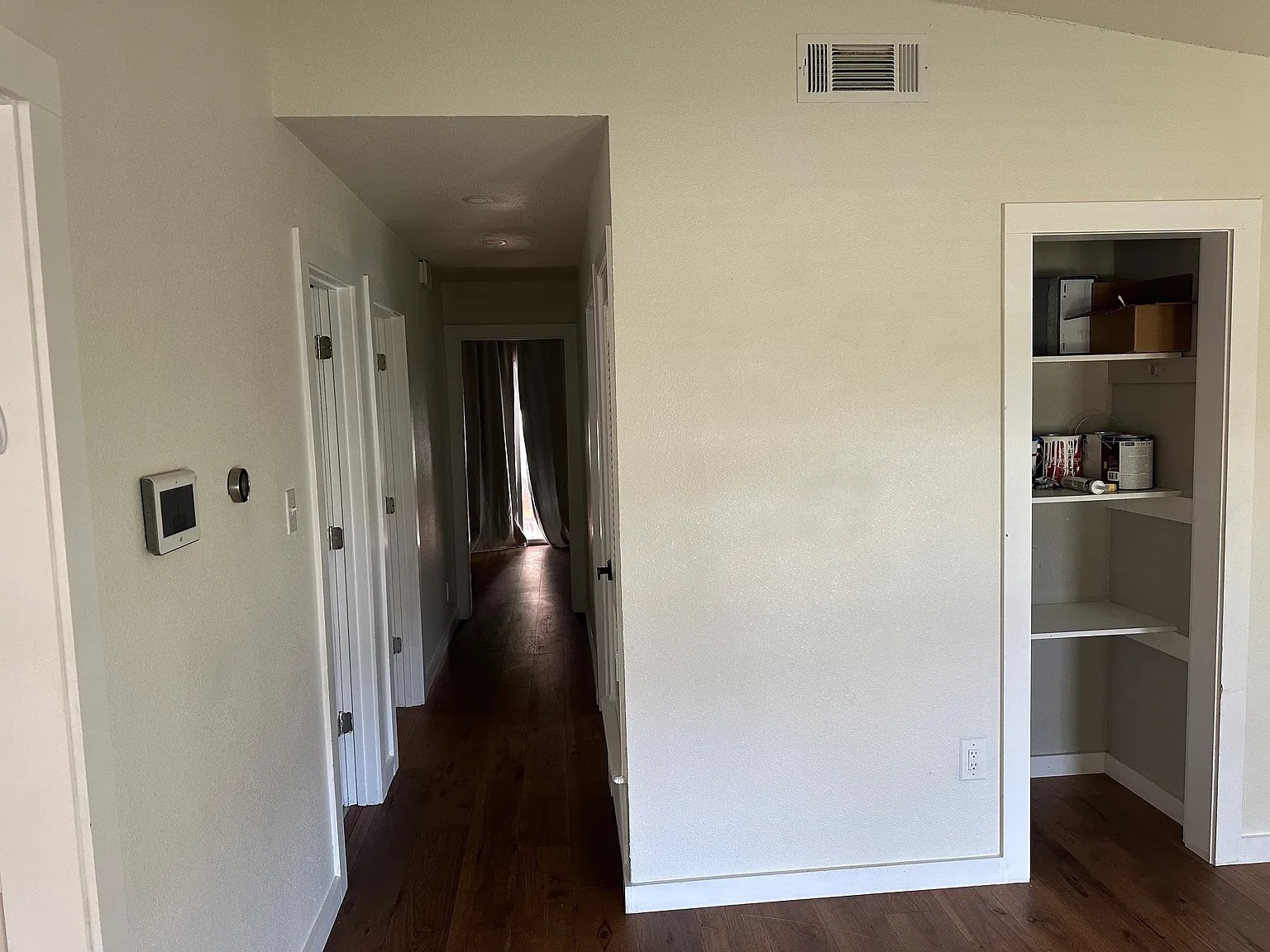 Building Photo - Room in House on Rockridge Dr