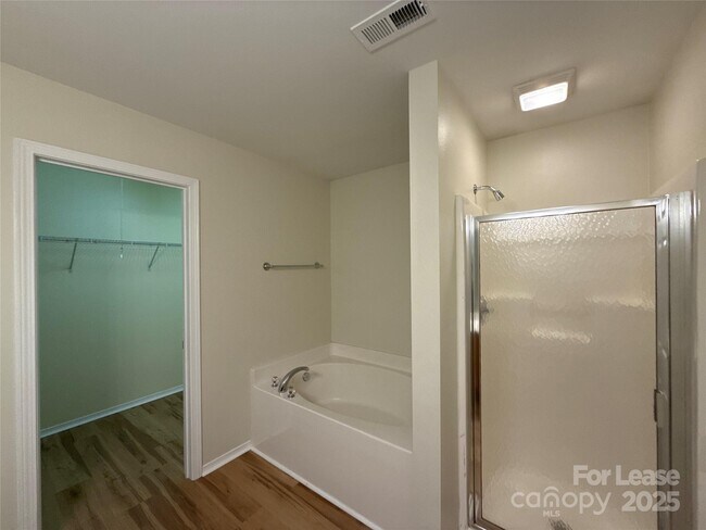 Building Photo - 9402 Darwick St