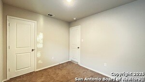 Building Photo - 10219 Robbins Crk