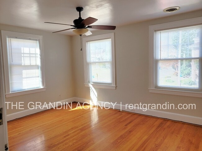 Building Photo - 2803 Burton Ave NW