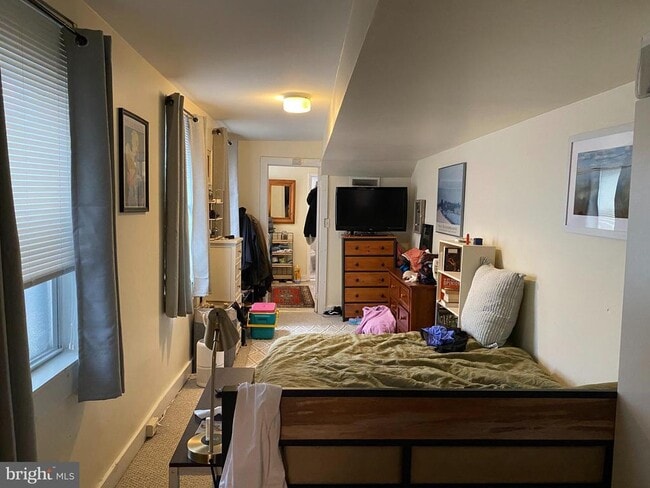 Building Photo - 229 S Ann St