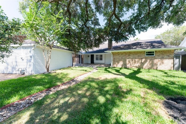 Building Photo - 6119 S Braeswood Blvd