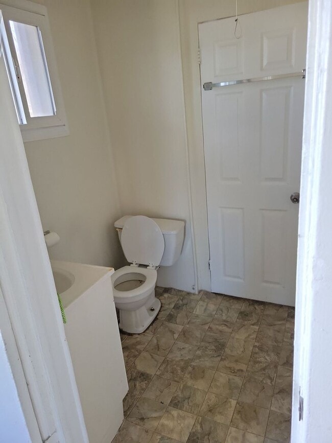 Building Photo - 636 3rd Ave W