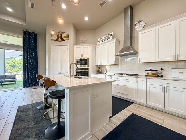 Building Photo - Modern-Luxury 5/3 in Oakmont
