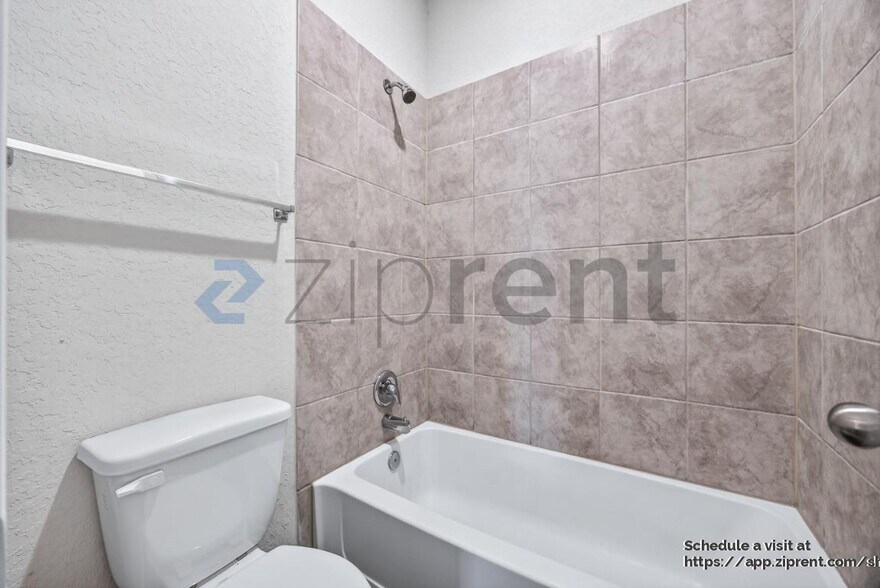 Building Photo - 5706 Cicada Cir