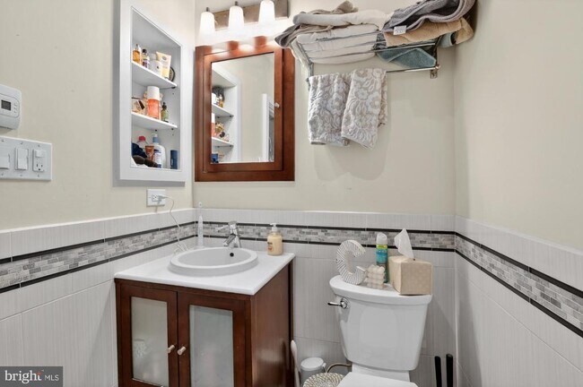 Building Photo - 2322 Poplar St