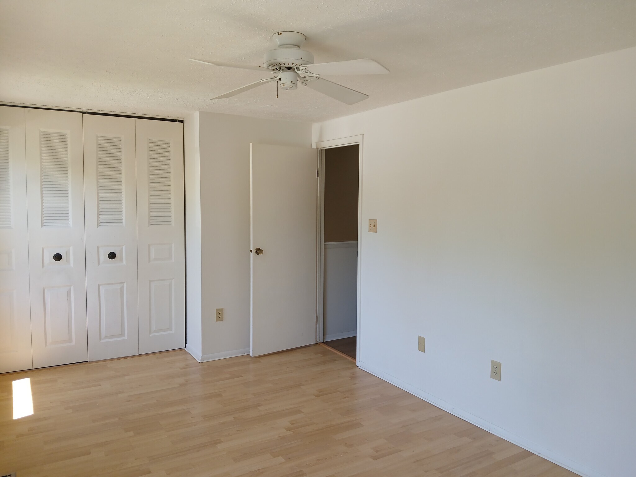 Master bedroom - 6026 Cedar Wood Dr