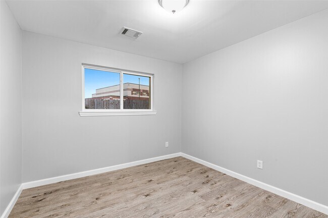 Building Photo - 10922 Village Trail Dr