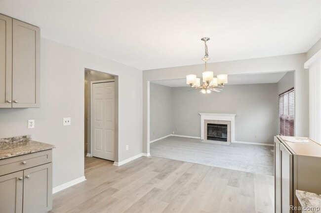 Building Photo - 2609 Huntington Dr