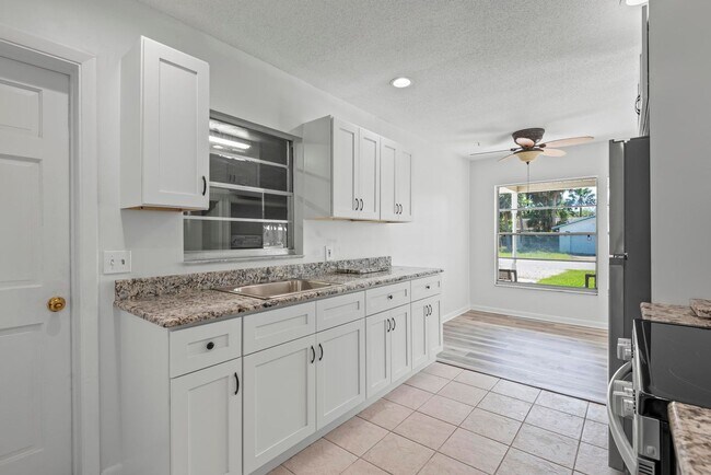 Building Photo - 1335 S Flagler Ave