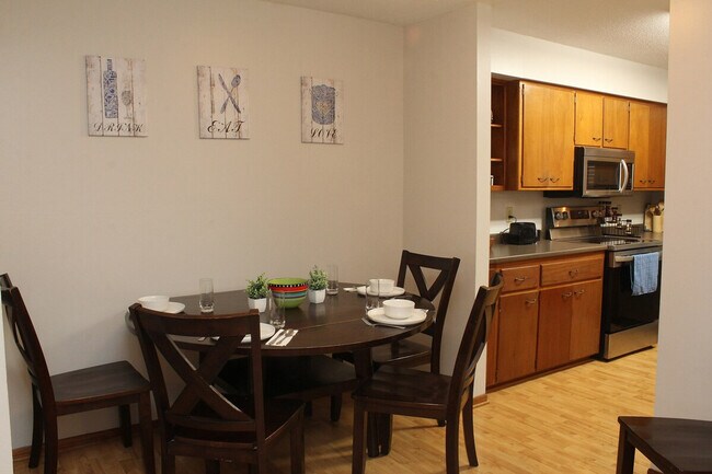 Building Photo - 202 NW Sharmin Dr