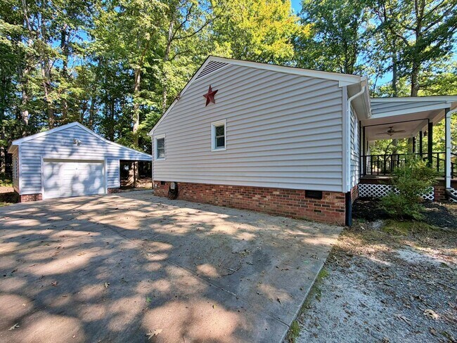 Building Photo - 8800 Sedbergh Dr