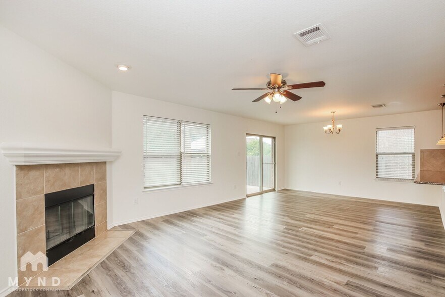 Building Photo - 940 Water Hyacinth Loop