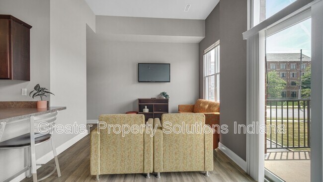 Building Photo - 60 University Dr
