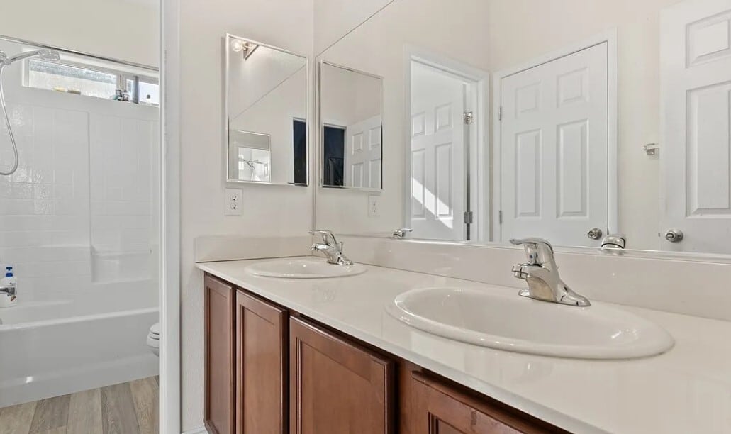 Dual-access Bathroom Upstairs - 9494 Alma Ridge Ave