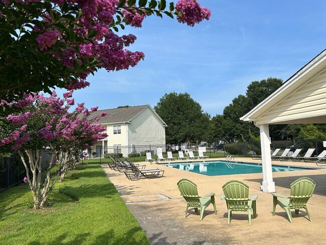 Building Photo - 2BR Condo in Holton Place – Pool, Porch, a...