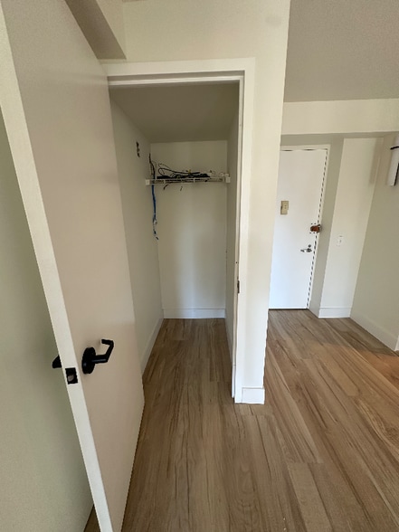 Building Photo - 2-21 Beach 80th St