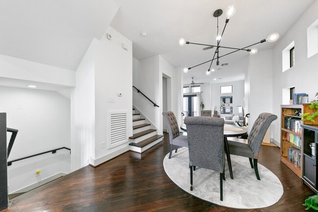 Building Photo - 1807 Dart St