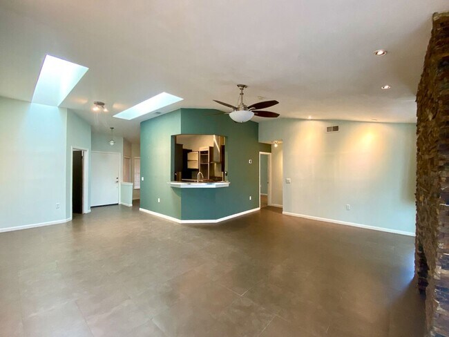 Building Photo - Modern Design 3 Bedroom 2 Bath, corner lot...