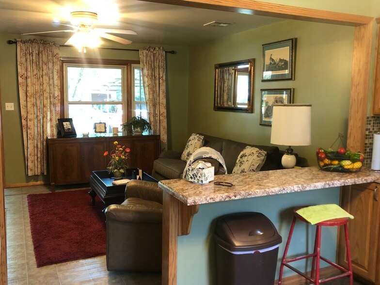 Living room - 414 N Adair St