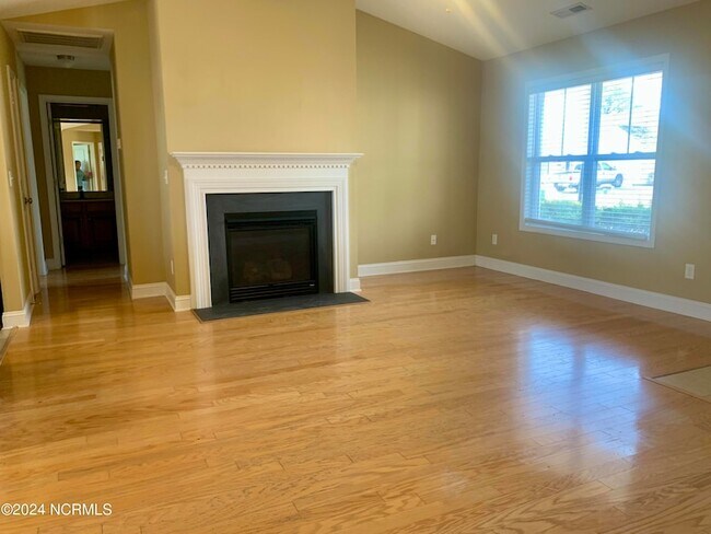 Building Photo - 7206 Chipley Dr