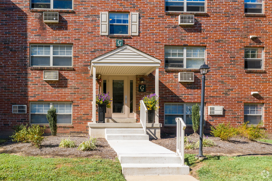 Building Photo - Font Hill Apartments