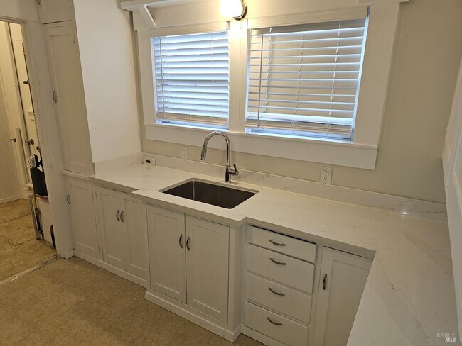 Building Photo - 412 Lincoln St