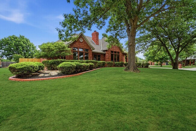 Building Photo - Beautiful & Newly Renovated 3 Bed & 2 Bath House in Heritage Hills with Private Pool