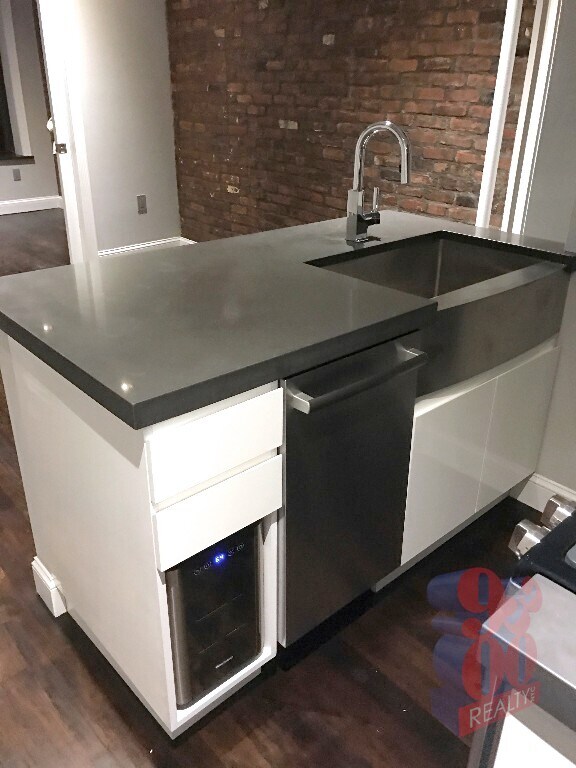 Building Photo - 246 Mott St