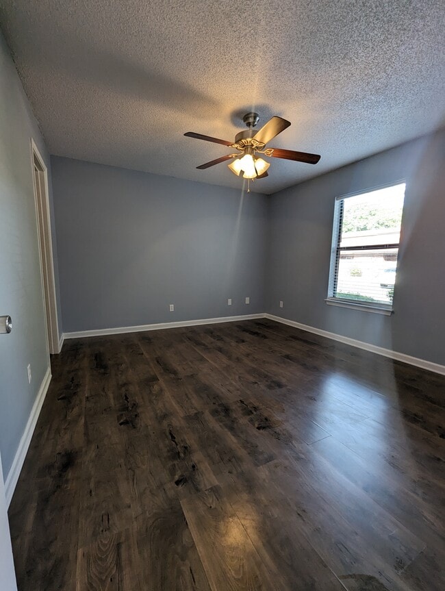 Building Photo - 2201 Scenic Hwy