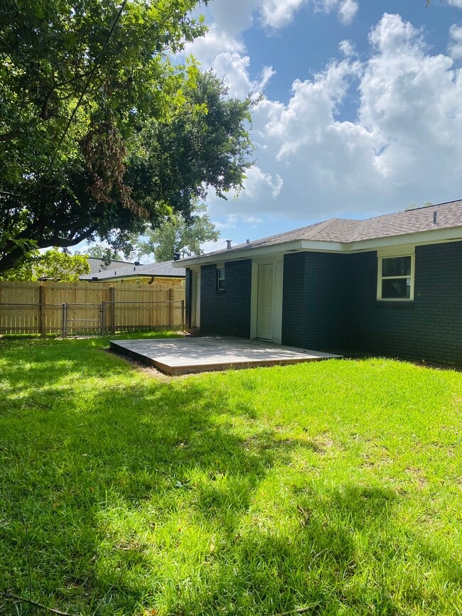 Building Photo - 15135 Montecino Dr