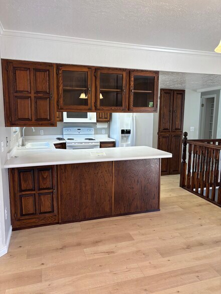 Building Photo - 111 E 900 S