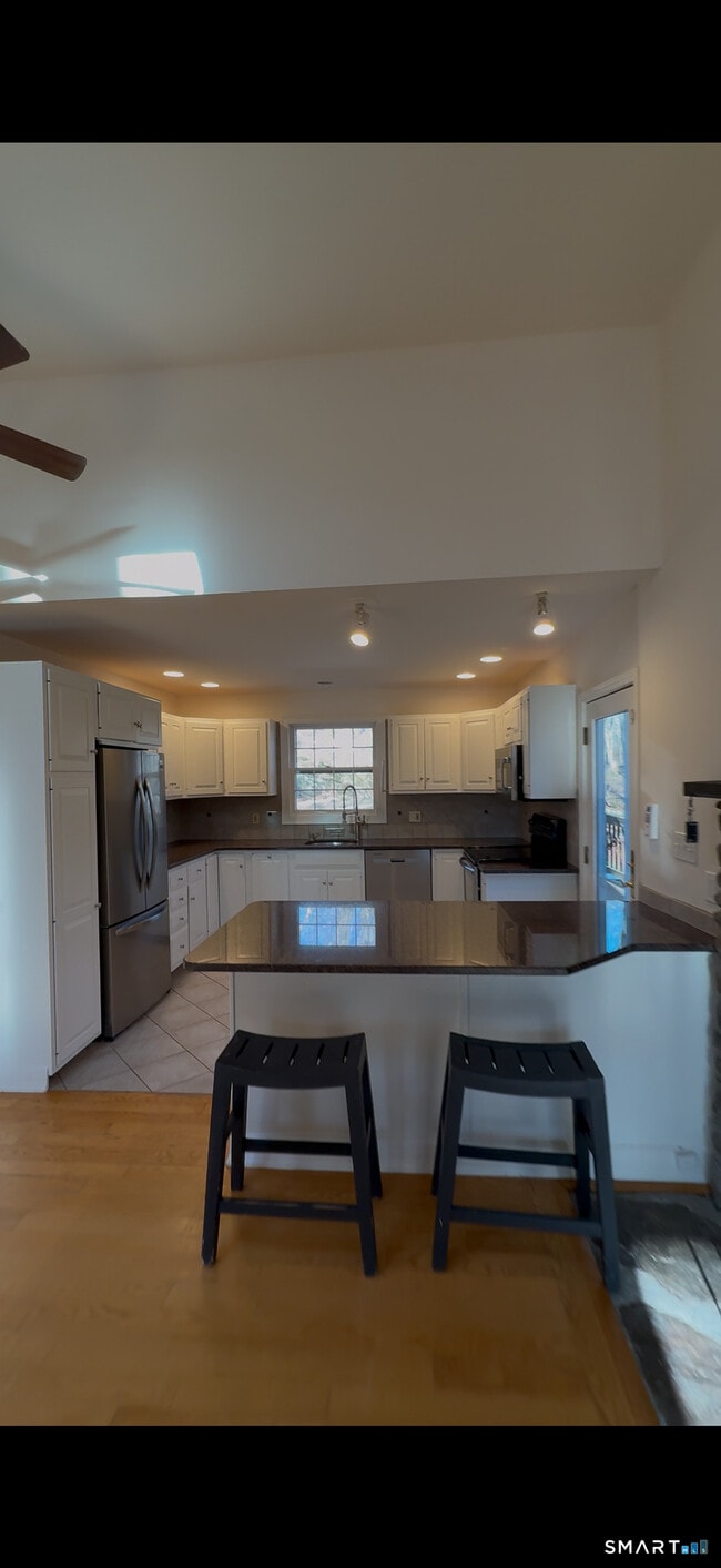 Building Photo - 5 Locust Ln