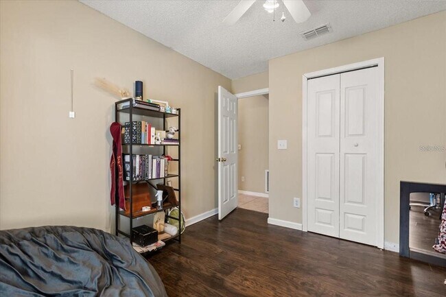 Building Photo - 805 Lewis Pl