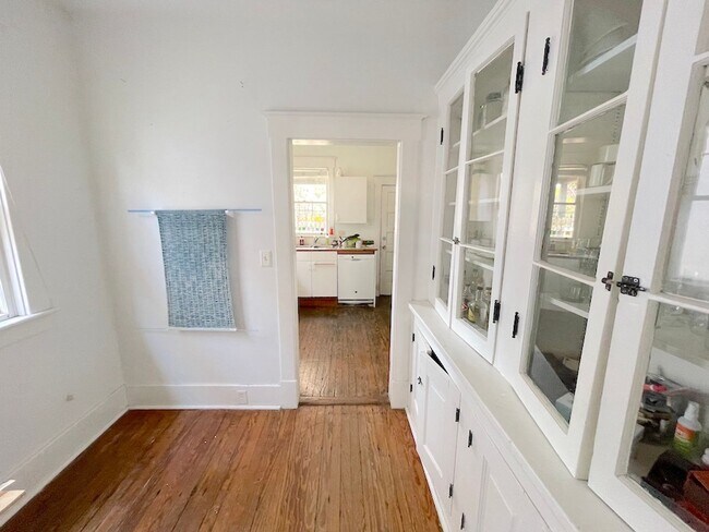 Building Photo - 2 BED | 1 BATH | STARLAND | ONE PARKING SPACE INCLUDED | Available October 2026