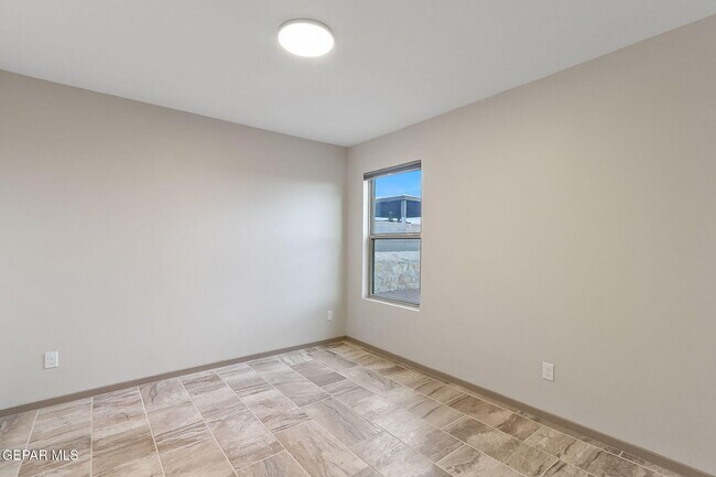 Building Photo - 13736 Flora Vista Ave
