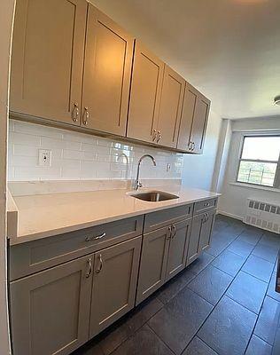 Building Photo - 3 bedroom in BRONX NY 10473