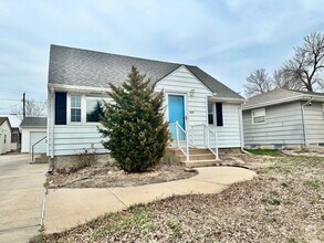 Building Photo - 3 Bedroom House in Sioux Falls!