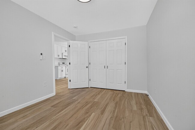 Building Photo - 908 1/2 Jewett St