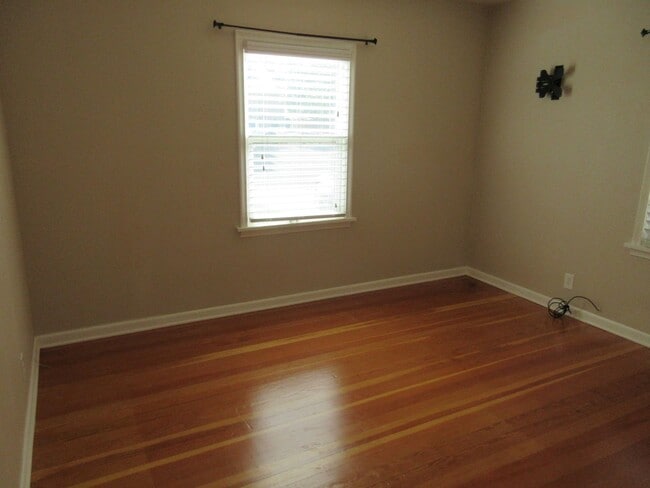 Building Photo - 3 bed - 2 bath Single Family Home in the Heart of Cedar City